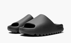 Yeezy Slides “Onyx” SIZE 9